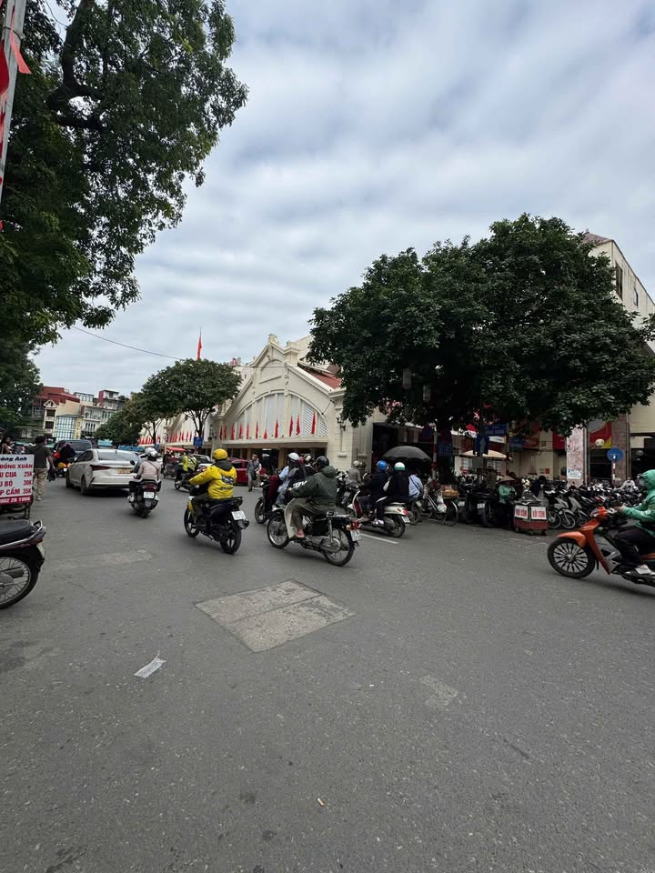 Nhà mặt phố Đồng Xuân, quận Hoàn Kiếm 40m² giá chỉ 22 tỷ - Đầu tư sinh lời ngay!