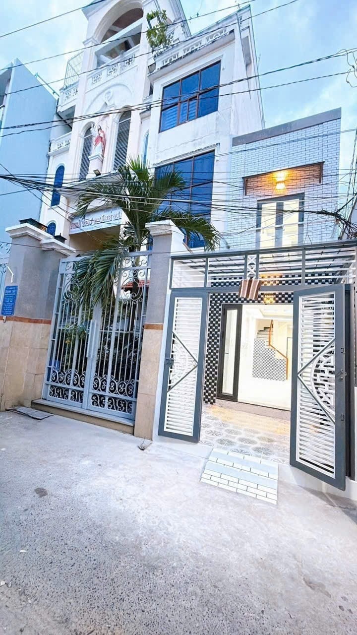 Nhà mặt tiền hẻm Đoàn Văn Bơ, quận 4, diện tích 40m², giá chỉ 4 tỷ - Sẵn sàng ở ngay!