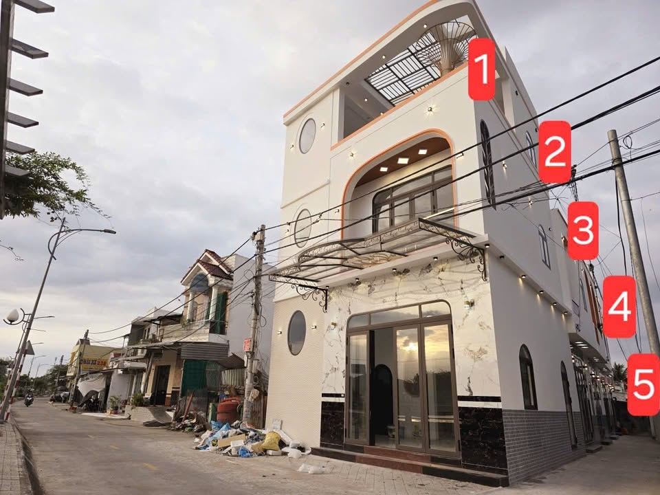 Bán Dãy Phố 5 Căn Mặt Tiền Đường Hoàng Quốc Việt 63m² - Đầu Tư Sinh Lợi Ngay!