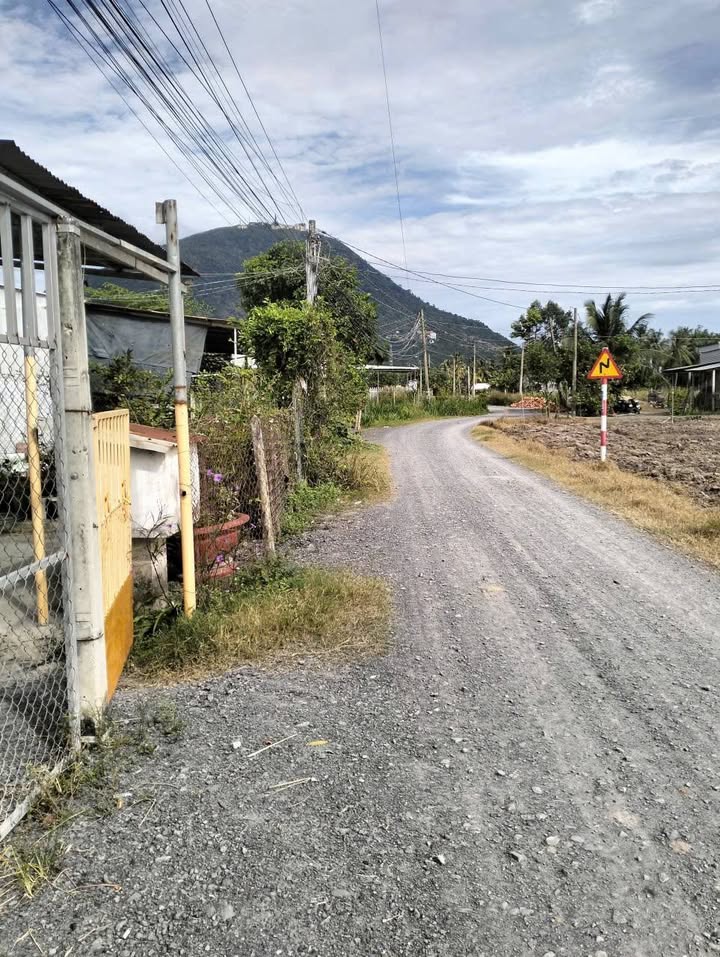 Nhà cấp 4 Dương Minh Châu 238m² giá 650 triệu - Gần trường học và chợ