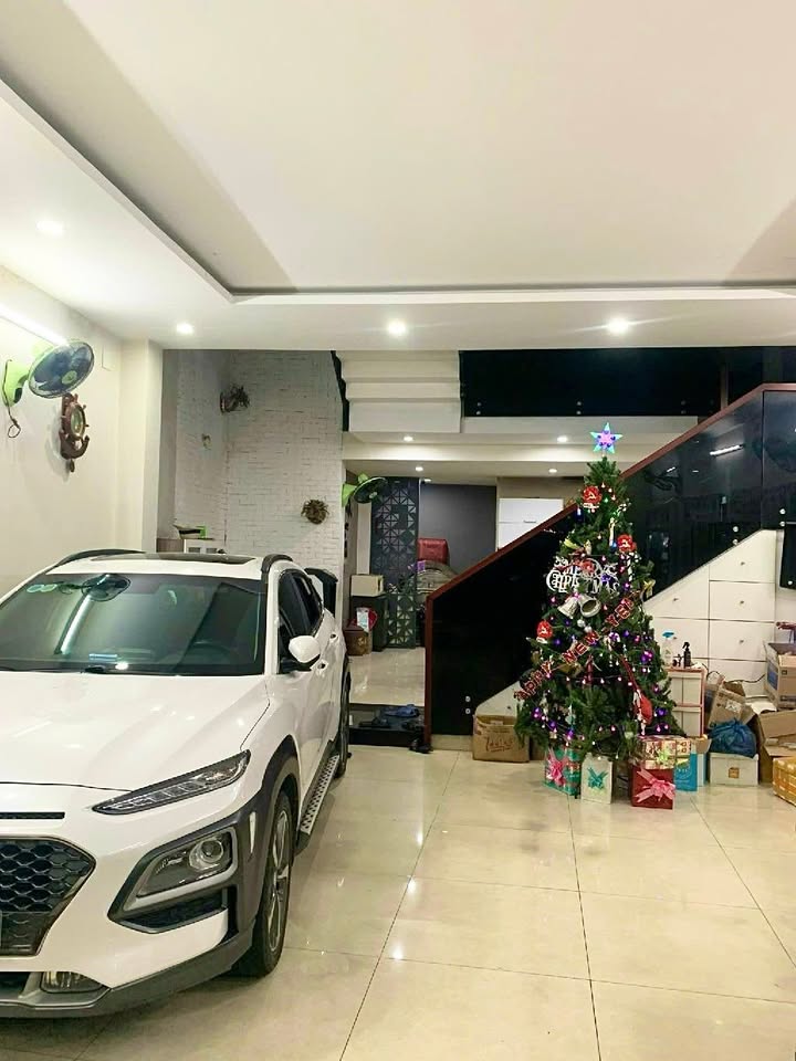 Bán gấp FrontHouse 111m² Đường Hoàng Diệu, Hải Châu - Dòng tiền ổn định ngay!