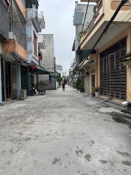 Nhà 2,5 tầng đường Trần Thủ Độ, phường Tiền Phong, 47,8m² - Ô tô vào tận nơi!