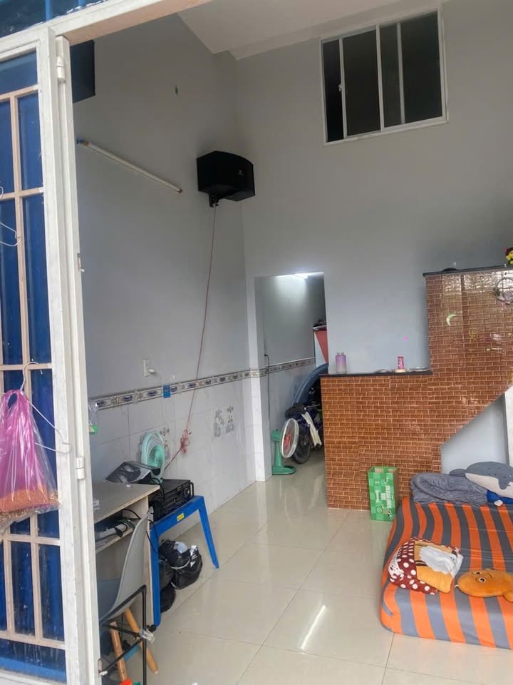 Nhà bán tại Bình Chánh 40m² giá 800 triệu - Hẻm thông thoáng, giá tốt!