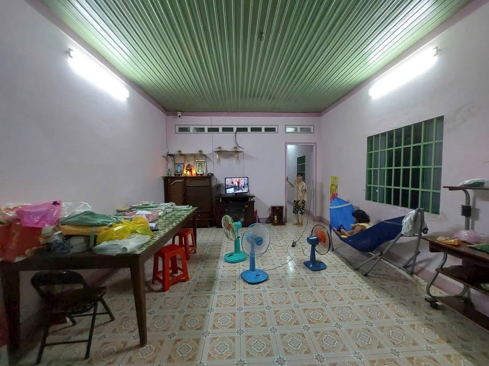 Nhà hẻm Cách Mạng Tháng 8, Tây Ninh 180m² giá 2.1 tỷ - An ninh, đầy đủ công năng!