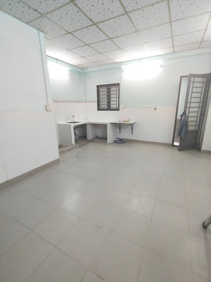 Nhà cho thuê Đường Phạm Văn Chiêu, Gò Vấp 30m² giá 4.2 triệu - Sơn sửa mới keng!