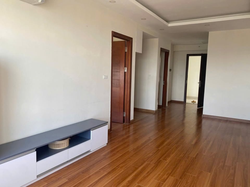 Căn hộ 2 ngủ Chung cư Thái Hà 70m² giá 6.3 tỷ - Hướng Đông thoáng mát!