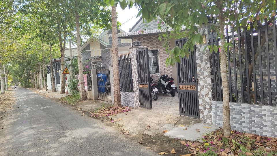 Nhà Mặt Tiền Nhựa Nhơn Thạnh 115m² giá 1.69 tỷ - Đầy đủ nội thất, sẵn sàng ở ngay!