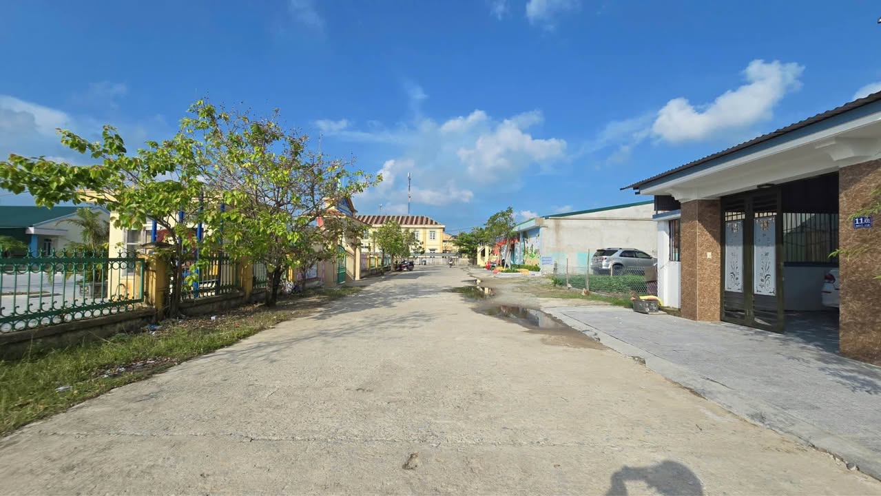 Đất nền Trần Phú Hà Tĩnh 184.8m² giá chỉ 2 tỷ - Đường rộng, tiện ích đầy đủ!