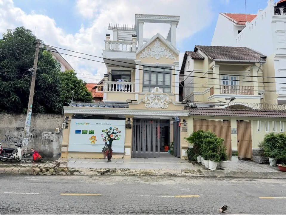 Biệt thự 3 lầu đường Số 13, KDC Tên Lửa, 160m² giá 20.5 tỷ - Đang cho thuê 28 triệu/tháng!