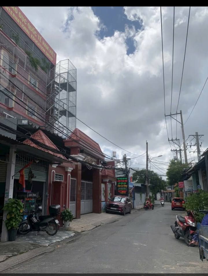 Nhà 3 tầng Tân Thới Nhất, Quận 12 - Sổ hồng riêng, ô tô vào nhà chỉ 11.99 tỷ!