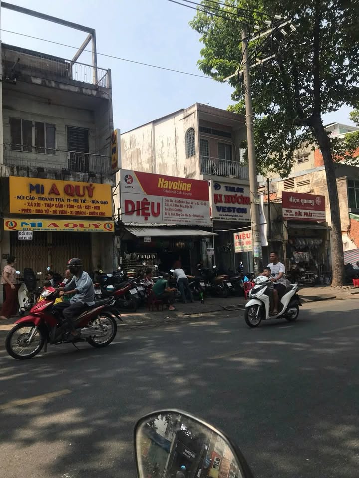 Nhà mặt tiền Trần Quang Khải, Quận 1, 130m² giá 40.5 tỷ - Cơ hội đầu tư tuyệt vời!