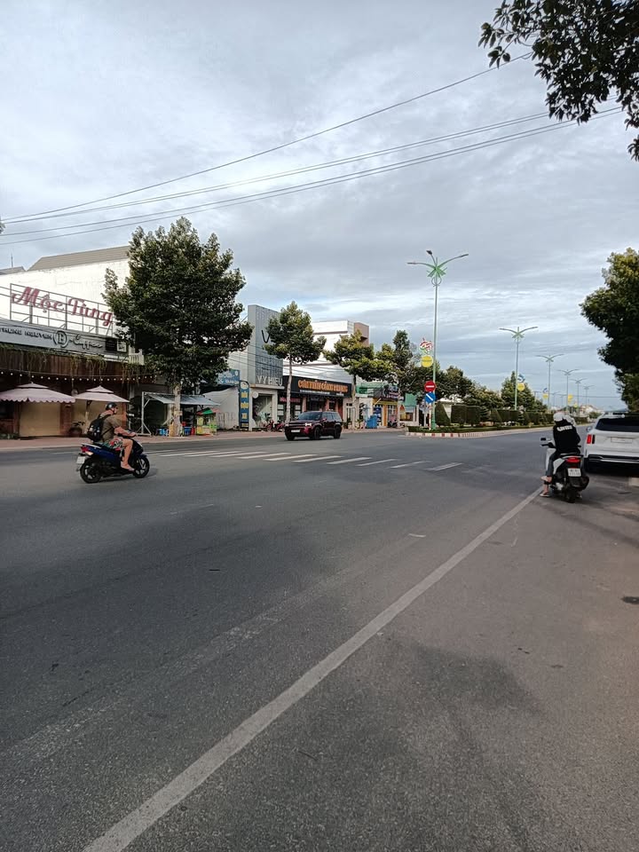 Cho thuê mặt bằng vỉa hè Hùng Vương Phan Thiết 3 triệu - Thích hợp bán đồ ăn sáng và cafe!