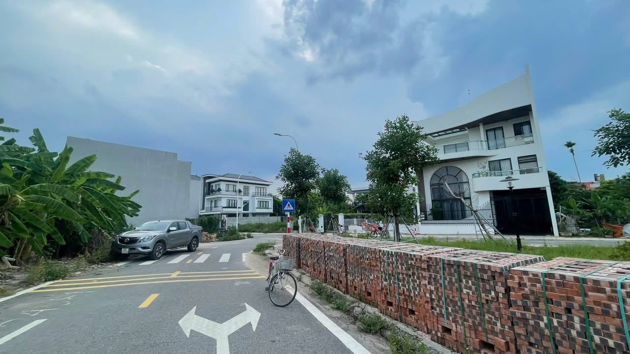 Đất đấu giá Bảo Sơn, Liên Bảo, Vĩnh Yên 100m² giá 4.5 tỷ - Vị trí đắc địa, tiện ích xung quanh!