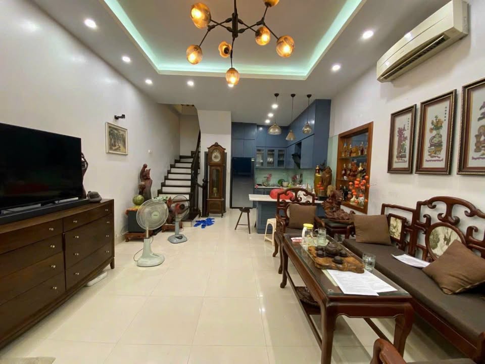Nhà phố Tân Mai, 36m², giá 6.8 tỷ - Nhà đẹp, ở ngay!