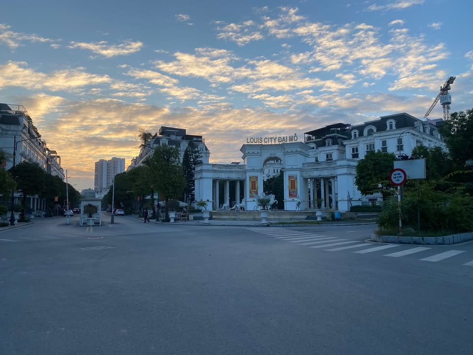 FrontHouse Louis Đại Mỗ 100m² giá 30 tỷ - Vị trí đắc địa cho kinh doanh!