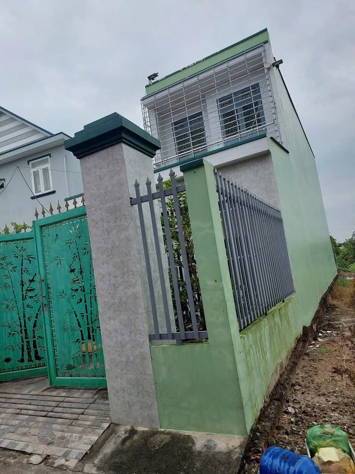 Nhà phố Tân Túc Bình Chánh 180m² giá 6.5 tỷ - Dọn vào ở ngay!