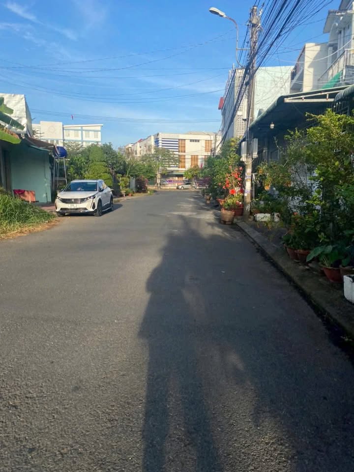 Nhà liền kề khu Cán bộ Cà Mau 99m² giá 2 tỷ - Hỗ trợ ngân hàng lên đến 75%!