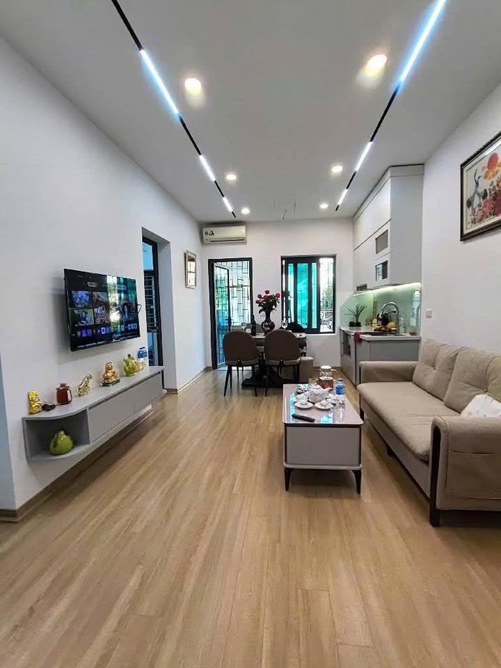 Tập thể tầng 2 Nguyễn Chí Thanh 60m² giá thỏa thuận - Vị trí trung tâm, tiện ích đầy đủ!