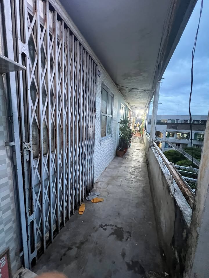 Chung cư Lạc Long Quân, Q11, 41m² giá thỏa thuận - Vị trí đắc địa gần chợ hoa Đầm Sen!