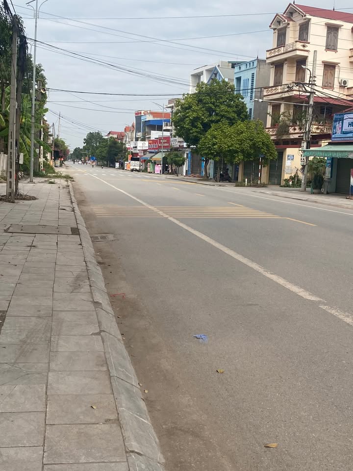 Đất nền tại đường 298, Việt Yên, Bắc Giang - Nhà 3 tầng mặt tiền 7m, thích hợp ở và kinh doanh!