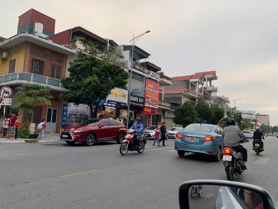 Nhà mặt đường Trần Nhân Tông, Yên Thanh, 79m² giá 6 tỷ - Đầu tư sinh lời ngay!