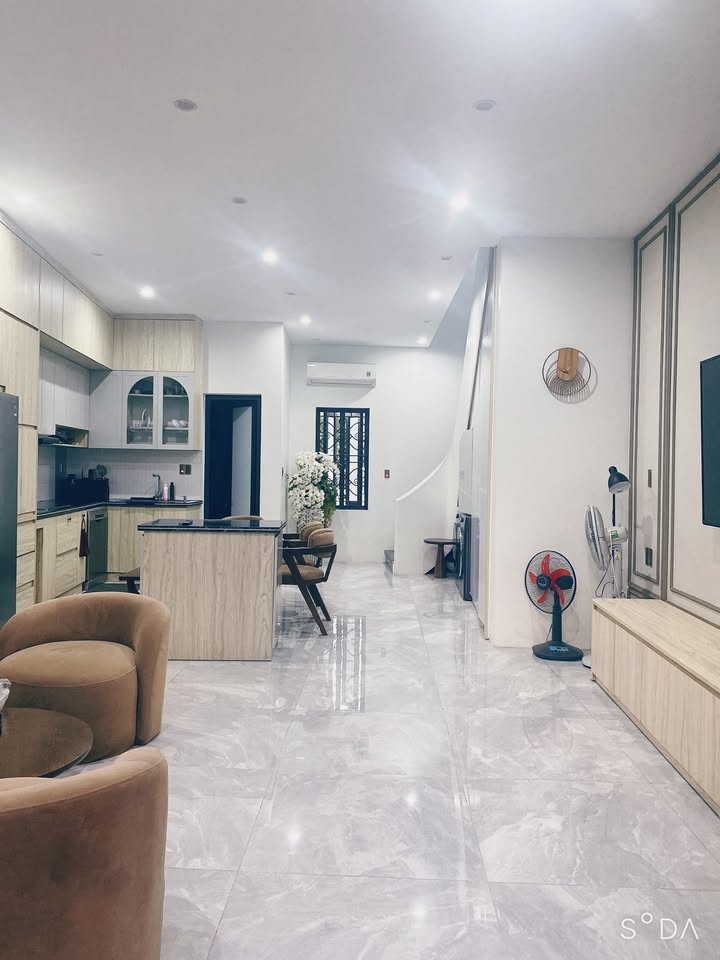 Nhà 2 tầng mới xây khu phố 9, Quang Trung Uông Bí 66m² giá 2.3 tỷ - Thiết kế sang trọng