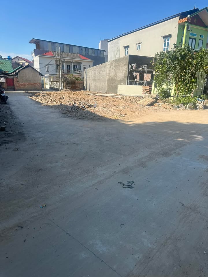 Đất thổ cư xã Yên Trung 84m² giá 2.4 tỷ - Lô góc đẹp, ô tô tránh nhau!