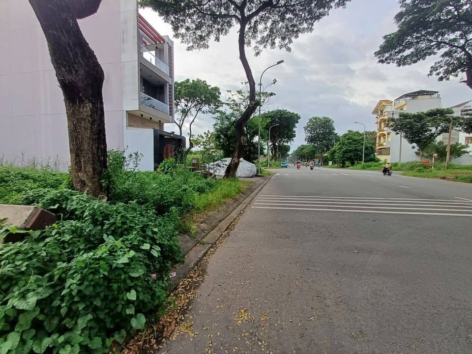 Nhà Cao Tầng Phong Phú, Bình Chánh 100m² giá 9 tỷ - Thiết kế hiện đại, không gian xanh mát