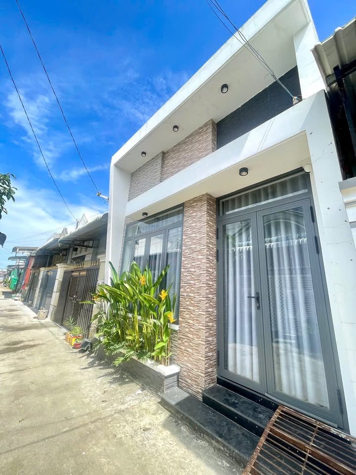 Nhà cho thuê KDC Sơn Thủy, Bình Thủy 70m² giá 5 triệu - Sẵn máy lạnh và năng lượng mặt trời!