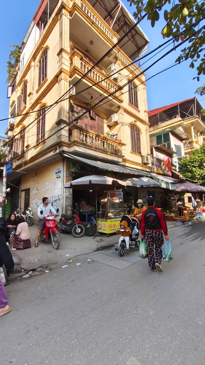 Nhà 4 tầng lô góc Tân Mai 43m² giá 13 tỷ - Ngõ ô tô tránh, vị trí đắc địa!