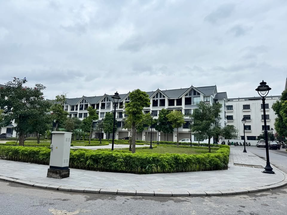 Nhà phố Hinode Royal Park Hoài Đức 95m² giá 17 tỷ - View vườn hoa tuyệt đẹp!