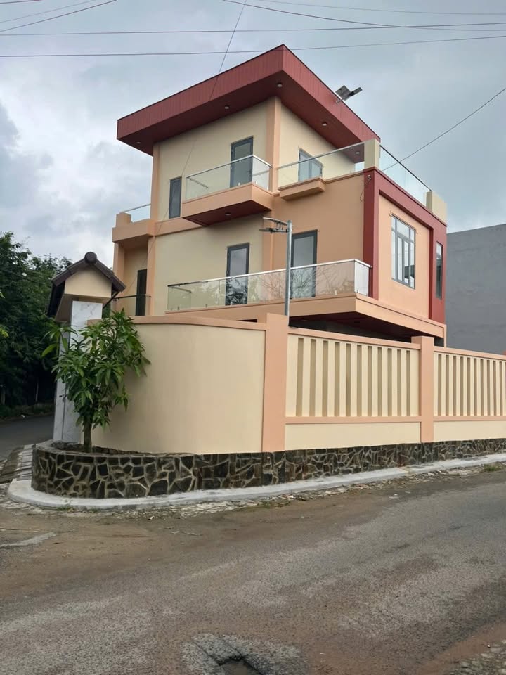 Nhà đất lô góc 2 mặt tiền Nguyễn Thị Minh Khai, Phú Lợi, 152.8m² - Giá 4.7 tỷ, thương lượng!