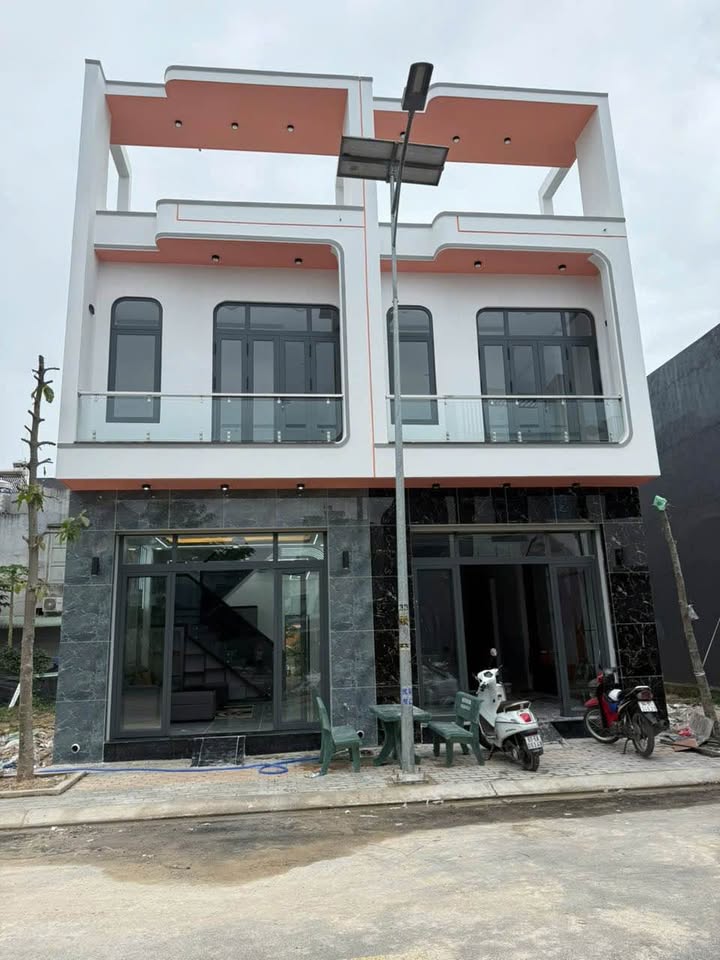 Nhà phố Tân Hiệp, Tân Uyên 67.5m² giá 2.8 tỷ - Sẵn sàng vào ở!