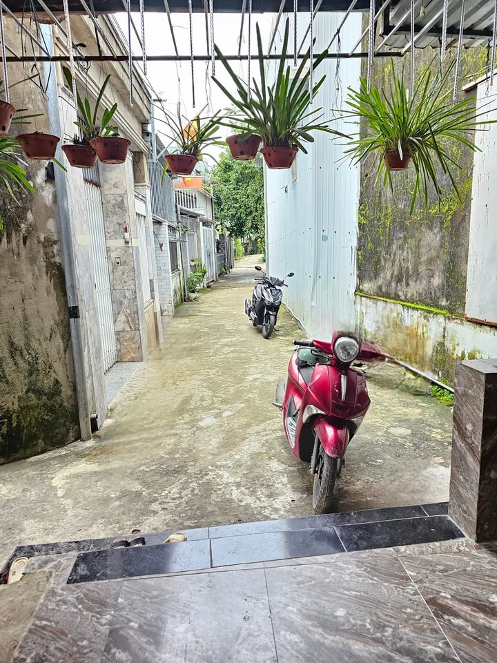 Nhà phố Hòa Khánh Nam 77m² giá 1.99 tỷ - Sổ đỏ chính chủ, ô tô vào tận nhà!