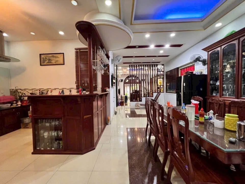 Biệt thự cao cấp tại khu dân cư Cao Lỗ, quận 8, 160m² - Nội thất sang trọng, vị trí đắc địa!