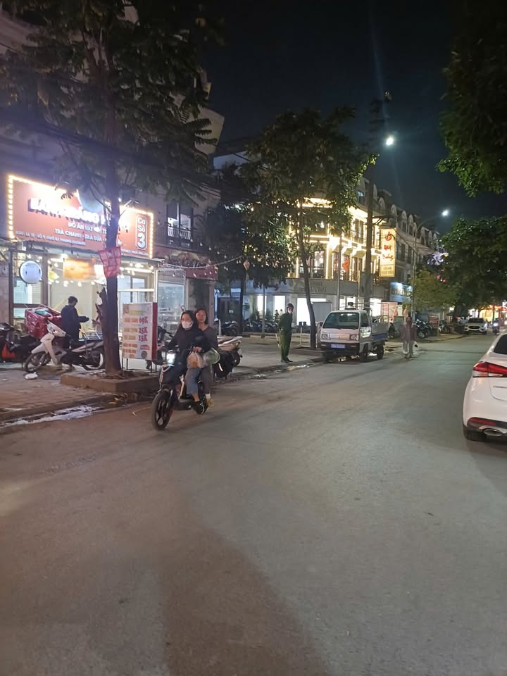 FrontHouse mặt chợ Phùng Khoang 120m² giá thỏa thuận - Kinh doanh sầm uất ngày đêm!