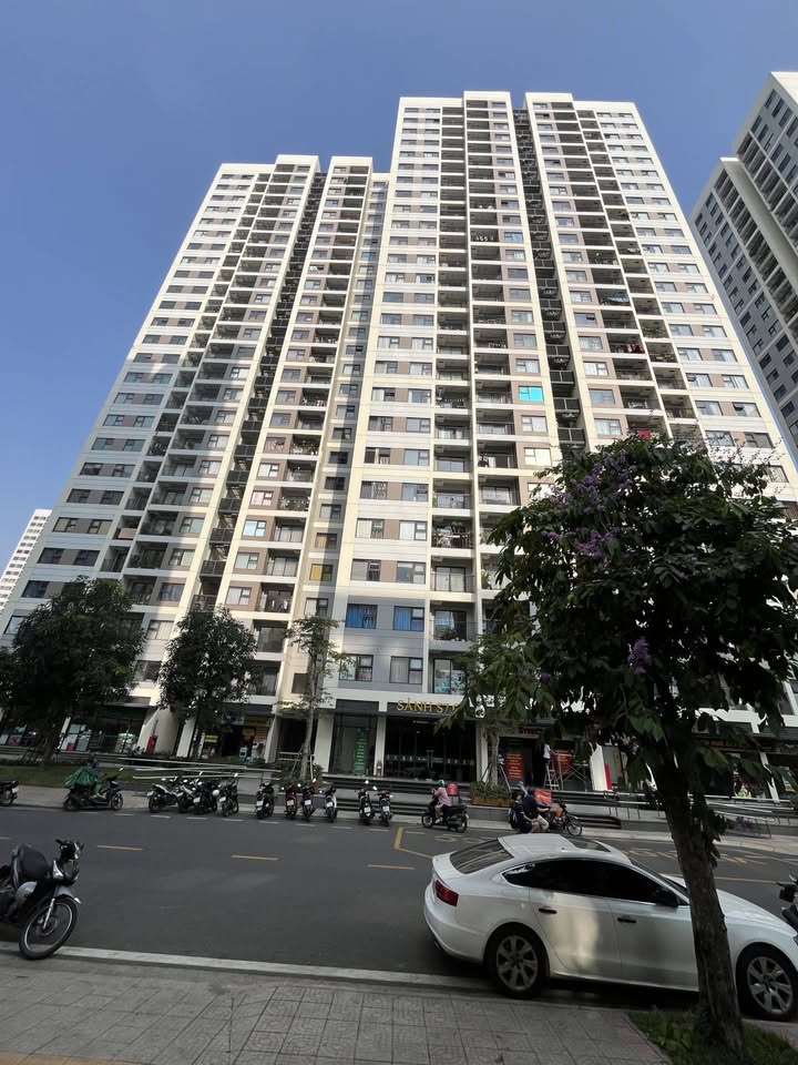 Căn hộ Vinhomes Grand Park Thủ Đức 55m² giá 3.8 tỷ - Nội thất cơ bản, ban công thoáng mát!