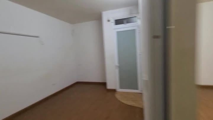 Cho thuê văn phòng mặt phố Nam Ngư 80m² - Vị trí trung tâm, thuận tiện kinh doanh!