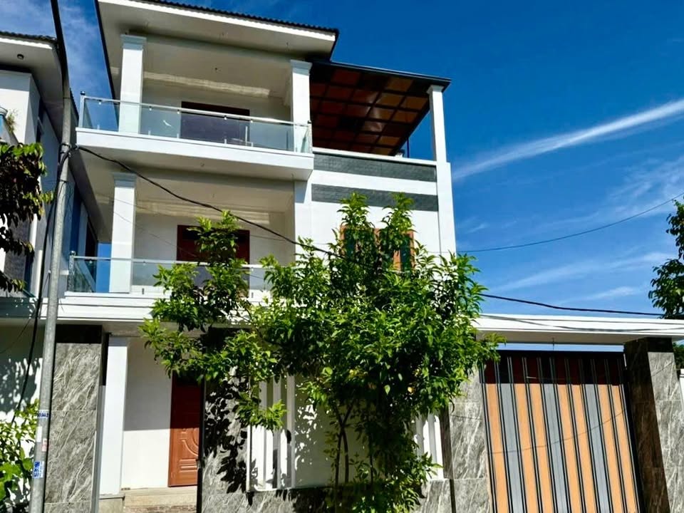 Nhà phố Bến Thủy Vinh 257m² giá 8.15 tỷ - Bán gấp, sổ đỏ chính chủ!