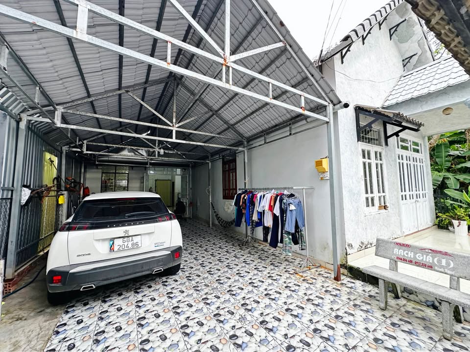 Nhà mặt tiền đường Nguyễn Cảnh Dị, Rạch Giá, 1730m² - Giá chỉ 3.8 tỷ thương lượng!