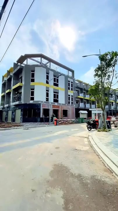 Nhà phố Bcons Eden Park Dĩ An 93m² giá 6.639 tỷ - Sổ hồng riêng, thiết kế hiện đại!