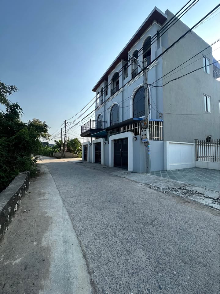 Nhà 3 tầng ngõ 1219 Trần Huy Liệu, 51m² giá 1.868 tỷ - Thiết kế hiện đại, sẵn sàng vào ở!