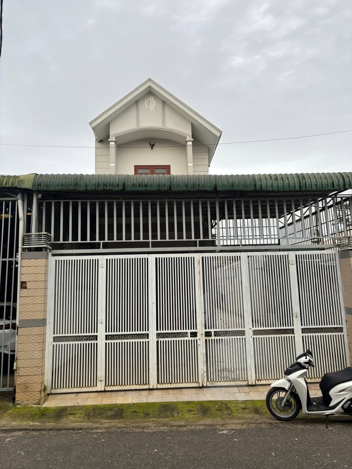 Nhà 2 tầng mặt tiền Nguyễn Trung Trực, Đức Trọng 298m² giá 8 tỷ - Cơ hội vàng cho nhà đầu tư!