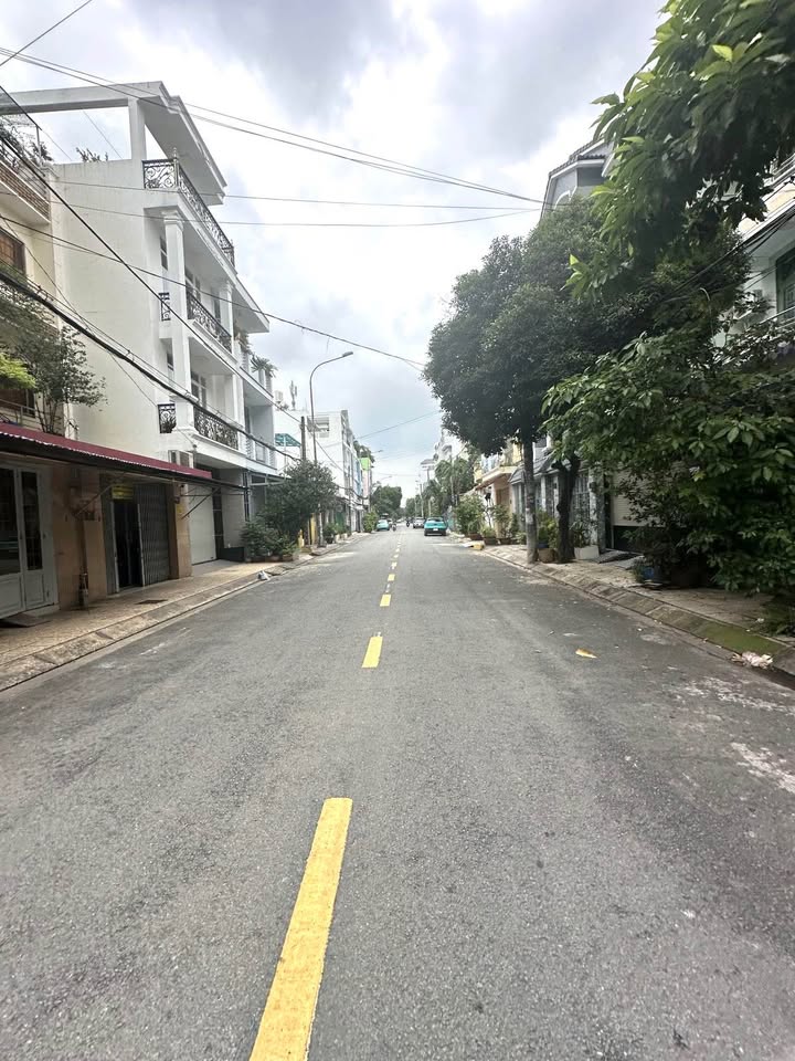 Bán gấp FrontHouse mặt tiền Họ Lê, quận Tân Phú, 154m² chỉ 17.8 tỷ - Vị trí đắc địa!