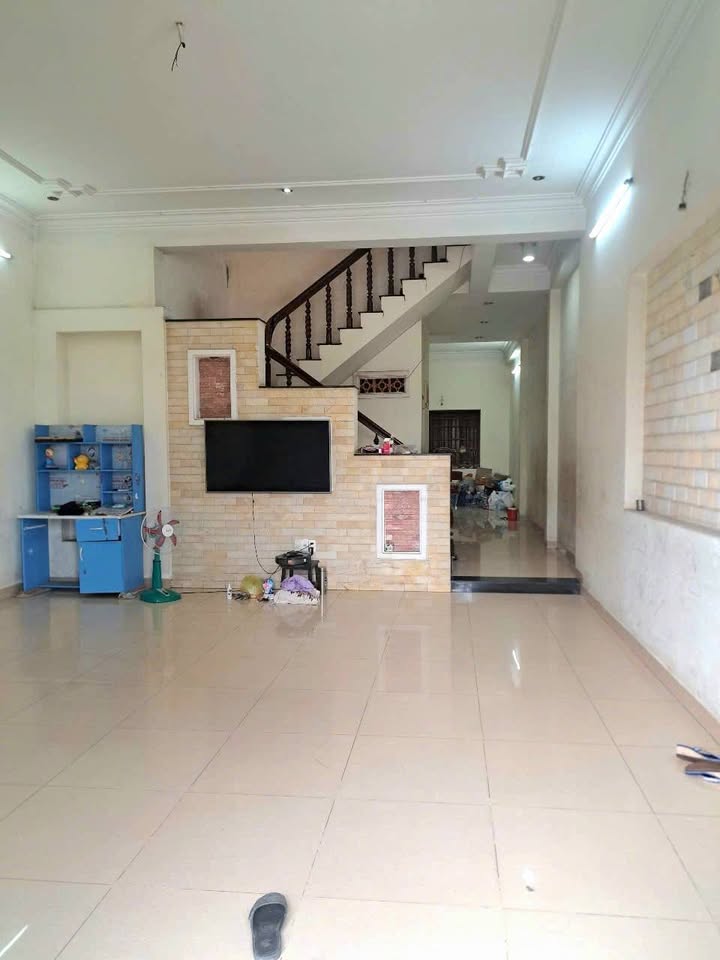 Nhà mặt tiền Thống Nhất, Dĩ An 137m² chỉ 10,5 tỷ - Vị trí kinh doanh đắc địa!