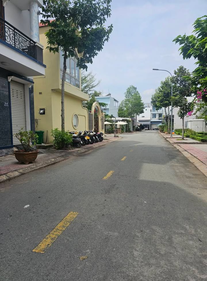 Nhà 2 tầng mặt tiền khu Tái định cư Cầu Bần, 84m² giá 4 tỷ - Vị trí đẹp, tiện ích đầy đủ!