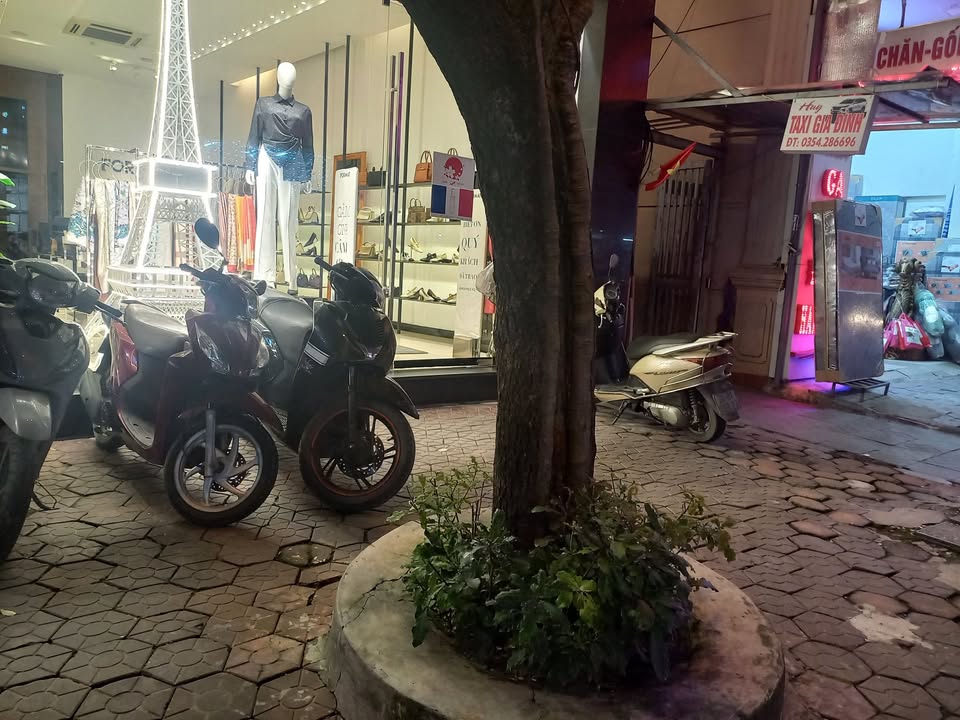 Bán nhà mặt phố Hoàng Hoa Thám 100m² - Kinh doanh đắc địa, mặt tiền rộng