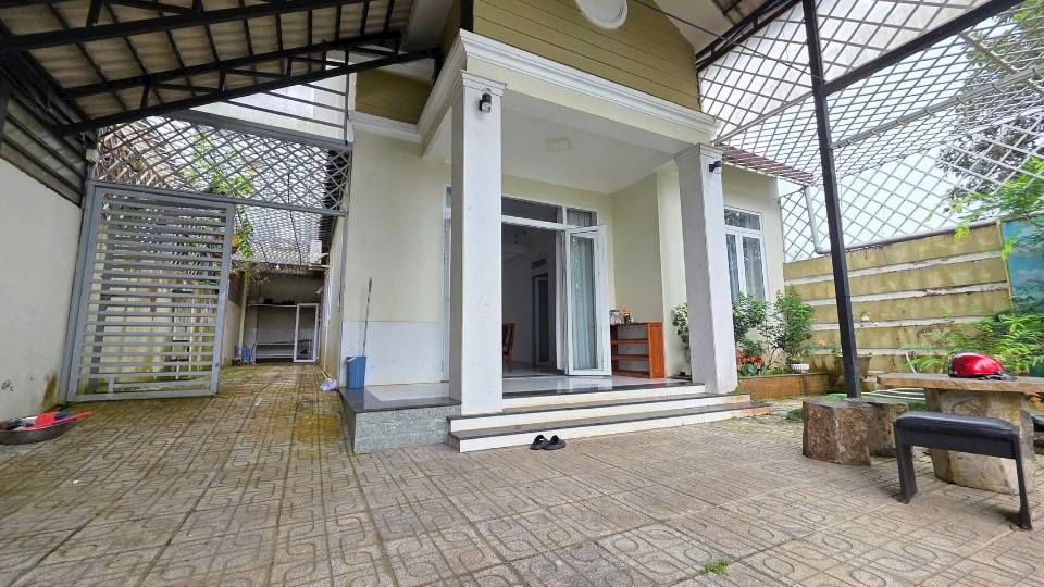 Nhà hẻm Huỳnh Thúc Kháng, Bảo Lộc 210m² giá 5.5 tỷ - Sẵn sàng vào ở ngay!