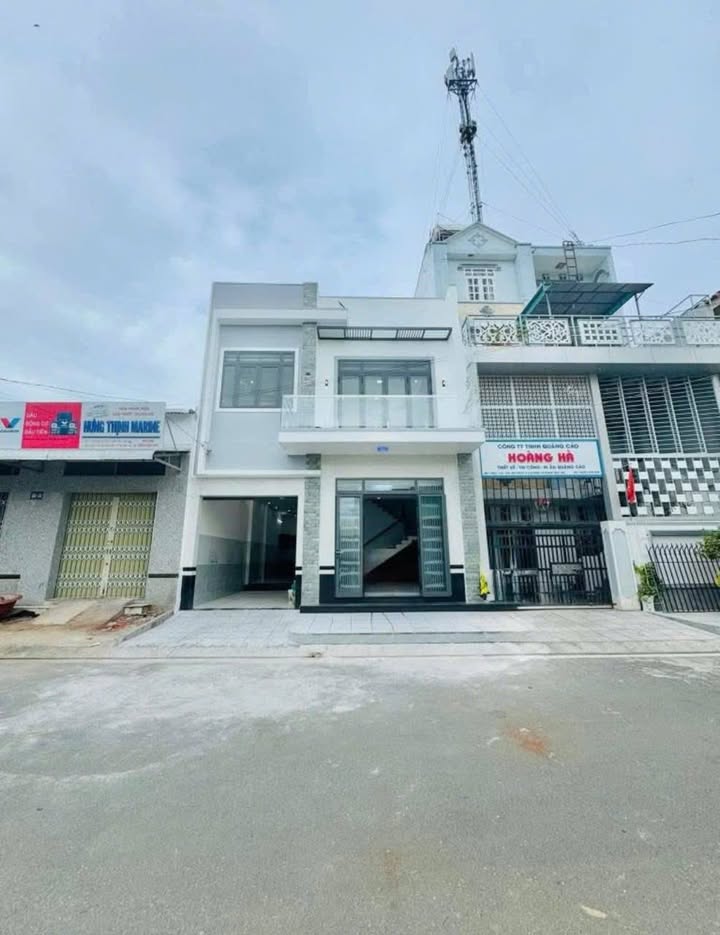 Nhà mặt tiền đường Hà Huy Giáp, Rạch Giá 112m² giá 3.95 tỷ - Vị trí đắc địa, thương lượng tốt!