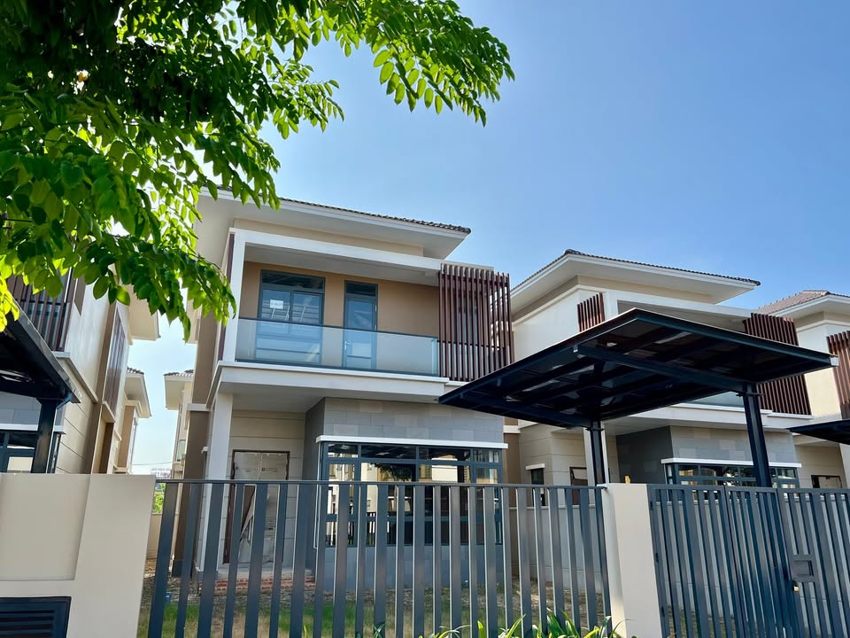 Townhouse Sun Casa Central Bình Dương 250m² giá 2.6 tỷ - Thanh toán dễ dàng, nhận nhà ngay!